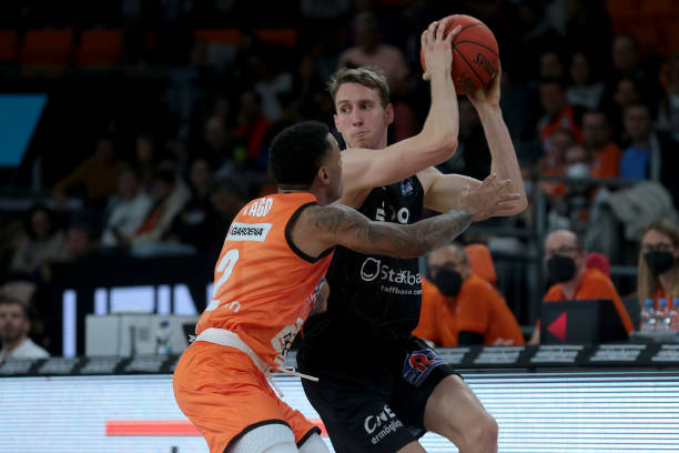 相对较高的 相对较高的